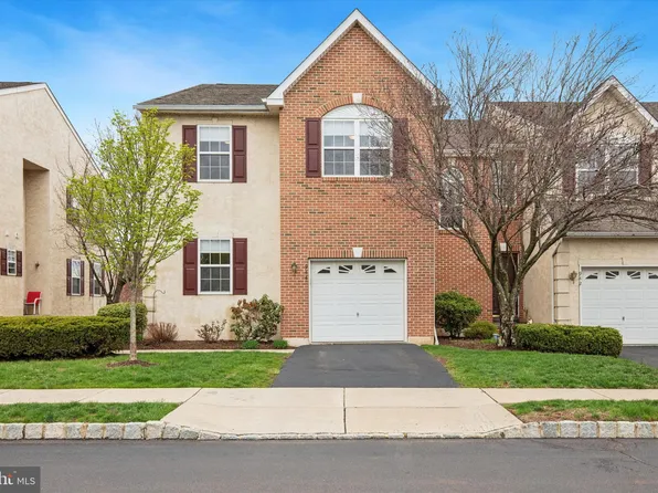 944 Vanguard Dr, Red Hill, PA 18076