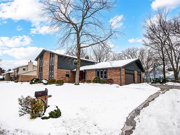 3rd image of 7956 Woodview Ct
