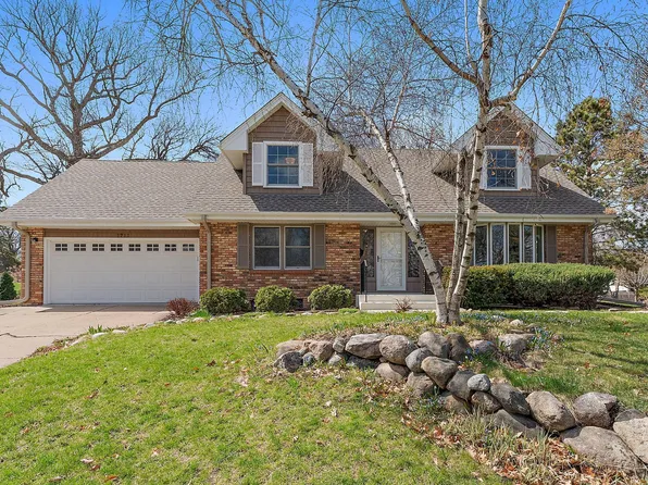 1711 Quebec Ave N, Golden Valley, MN 55427