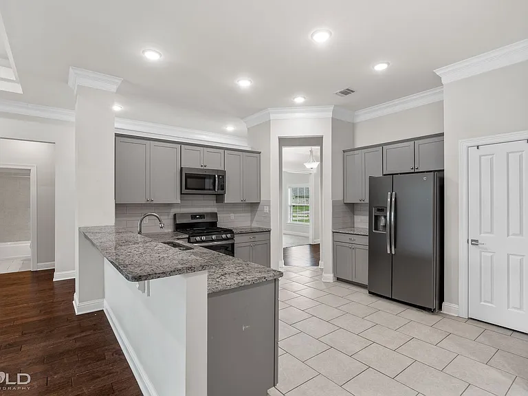 619 Labarre Ln — Photo 9
