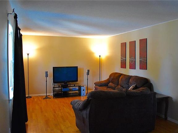 3rd image of 61 Jaguar Cir