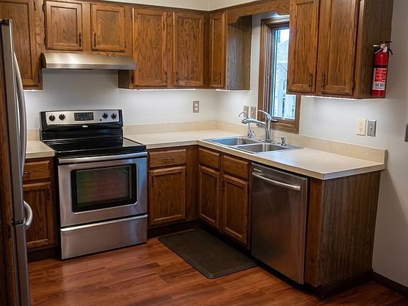3rd image of 1541 Park Place Dr