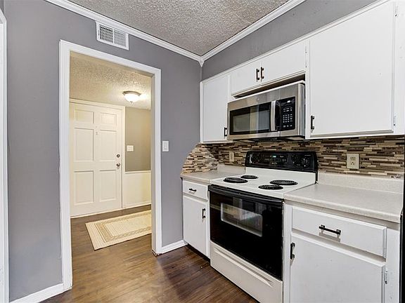 3rd image of 1823 E Lindsey St APT 3