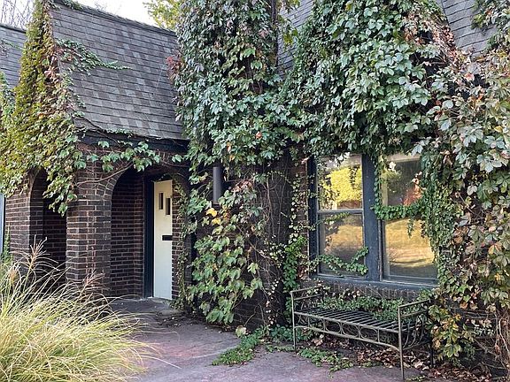 3rd image of 1532 Columbia Pl