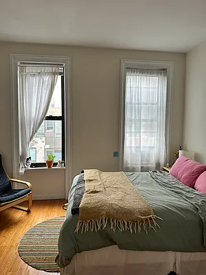 Rented by Standard Living Realty Inc | media 11