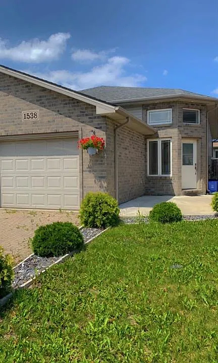 1538 Highnoon Dr