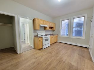 666 Grove St #1E, Irvington, NJ 07111