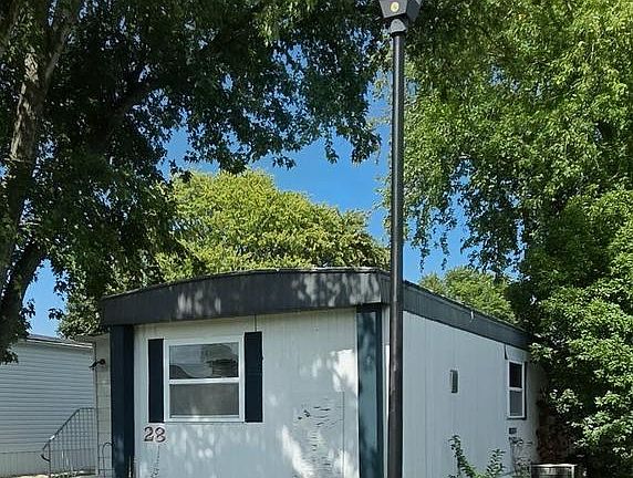 3rd image of 28 Lantern Ln