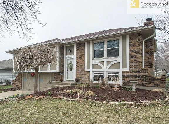 2nd image of 423 NE Grant Dr