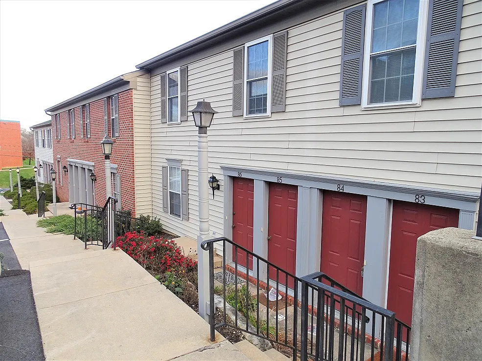 2 bed, $1,350 — Photo 1