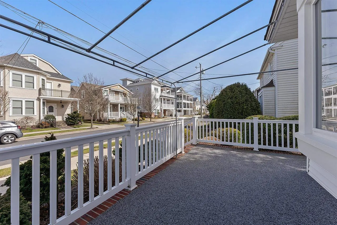 4 bed, 3.5 bath, 2082 sqft, $15,000 — Photo 4