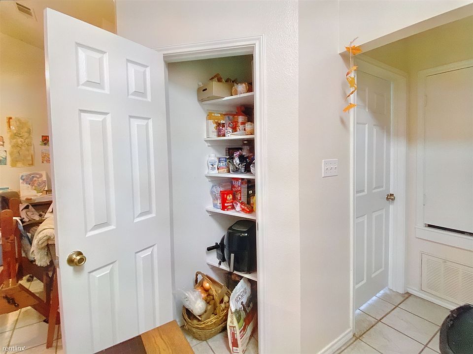 1st image of 427 Lindsey St APT 122