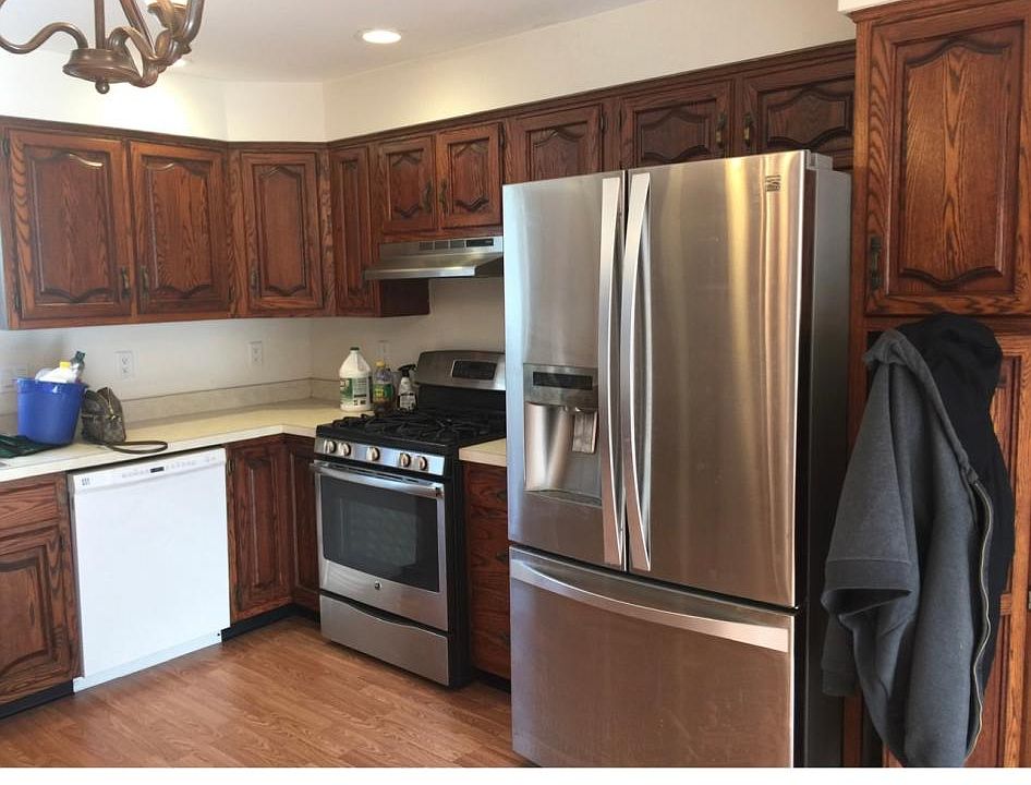 2nd image of 10 Golden Hill St