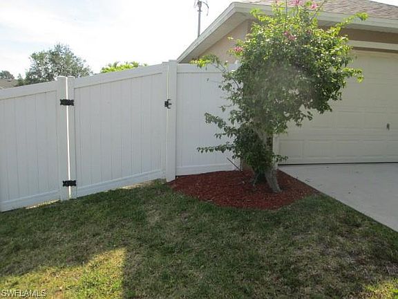 4th image of 3705 NE 11th Pl