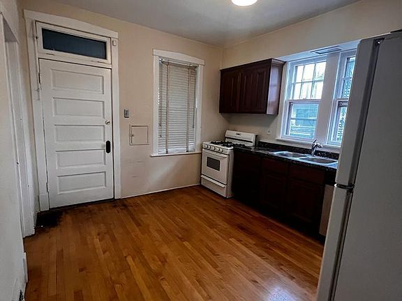 5th image of 3615 N Leavitt St Unit 1