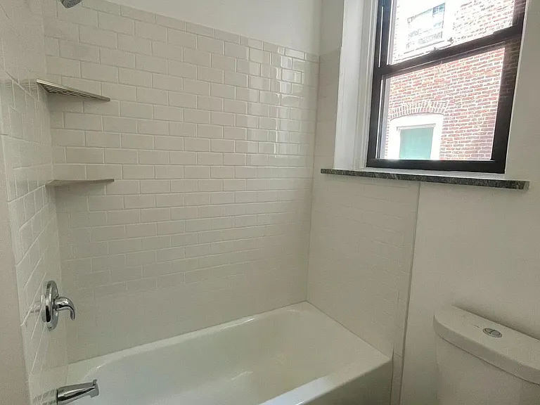 4413 Walnut St #2R — Photo 9