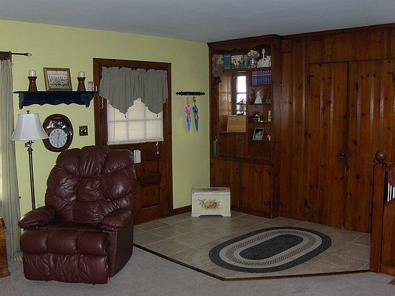 Entrance & Built-In Shelves