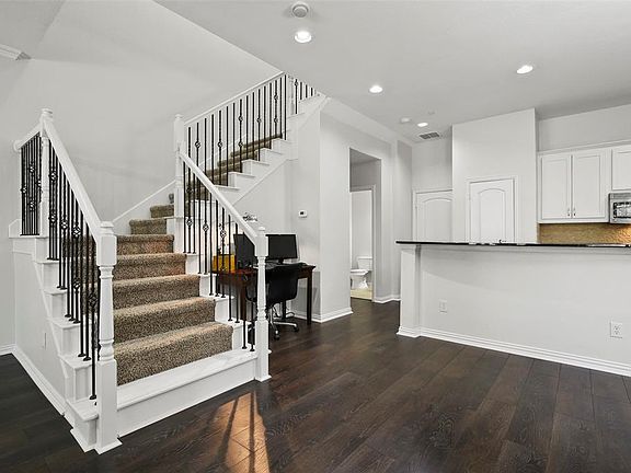 3rd image of 5305 Locust Dr