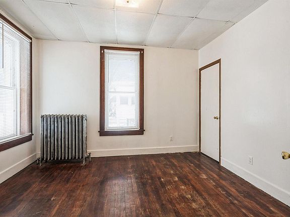 5th image of 557 6th Ave S