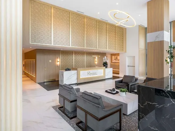 4988 Bennett St #2206, Burnaby, BC V5H 0L1