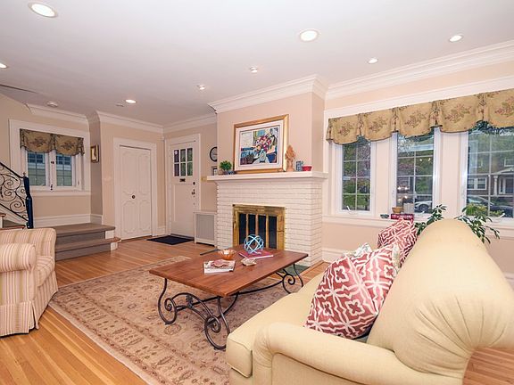 2nd image of 220 Thornden St
