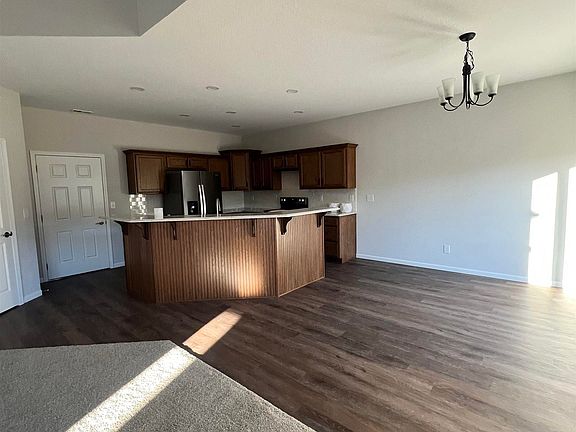 4th image of 411 Crown Hill Dr