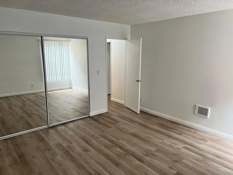 Beachwood Village Apartments — Photo 38