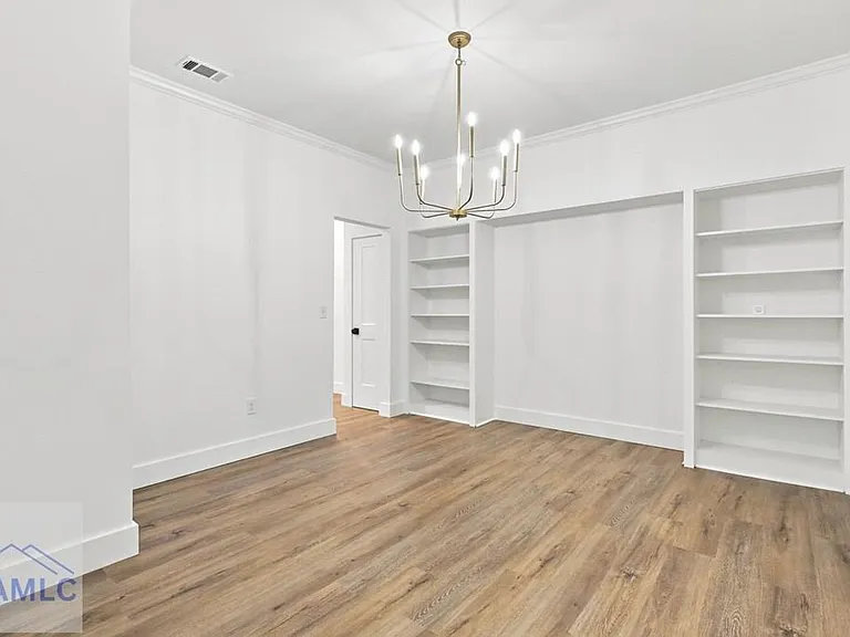 762 E Bay St — Photo 18