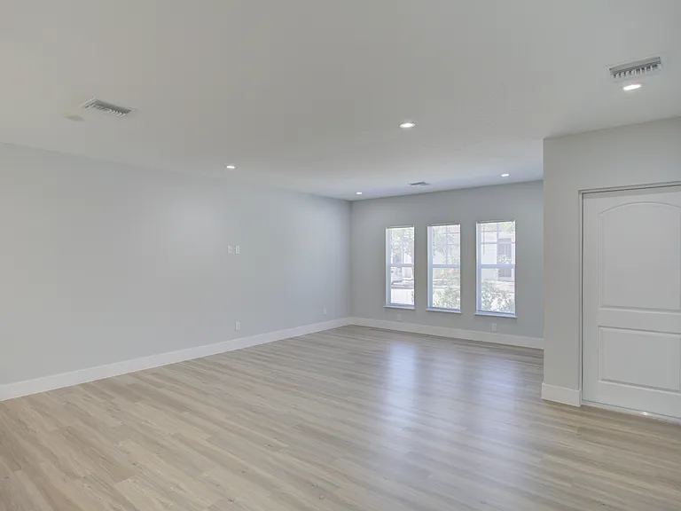403 3rd Ave S #405 — Photo 33