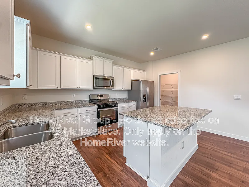 4 bed, 3.0 bath, 2804 sqft, $2,450 — Photo 4