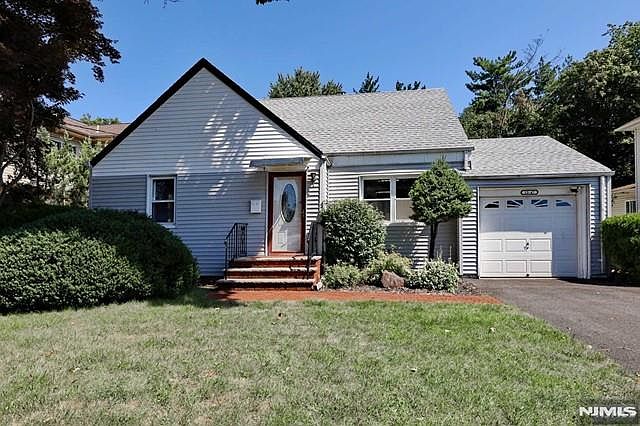 1st image of 15-47 Elmary Pl