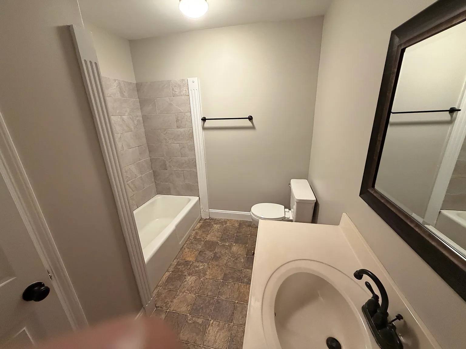 2 bed, 1000 sqft, $1,100 — Photo 2