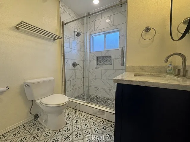 321 W 6th St — Photo 14