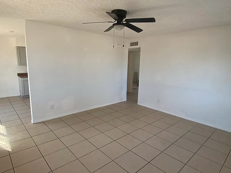 320 S Central Ave #1 — Photo 2