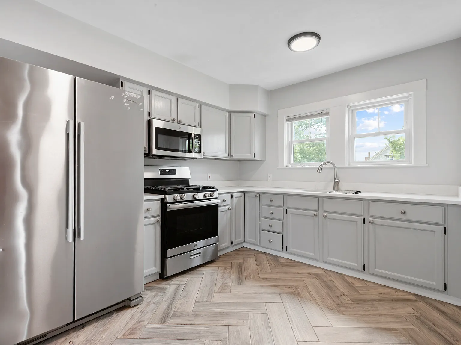 3 bed, 1200 sqft, $2,950 — Photo 1
