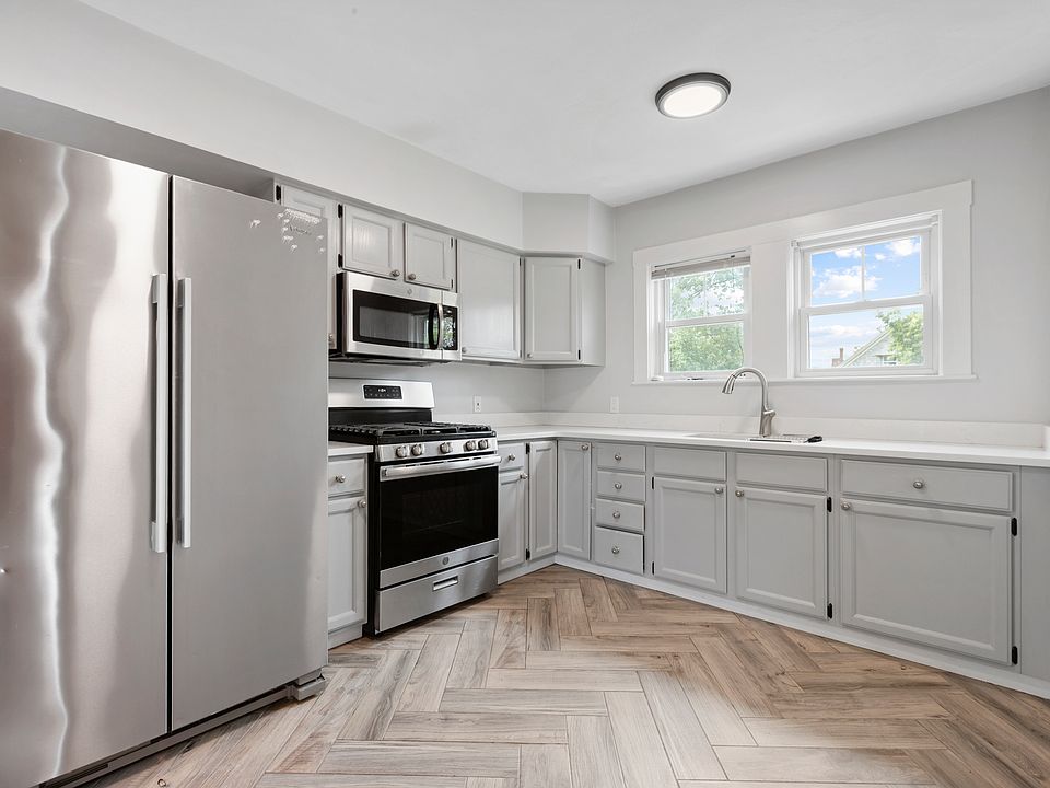 1st image of 27 Walker St #2