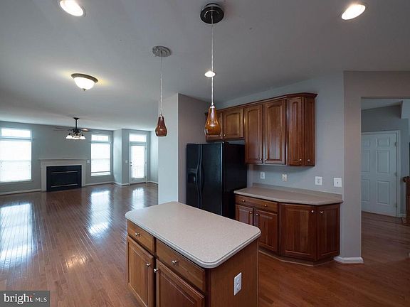 5th image of 1044 Riverdale Cir