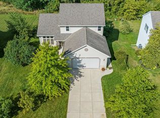 N7979 Woody Ln, Ixonia, WI 53036