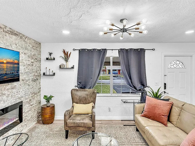 4633 SW 28th Ave — Photo 11