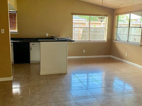 3rd image of 15815 Willmore Ln