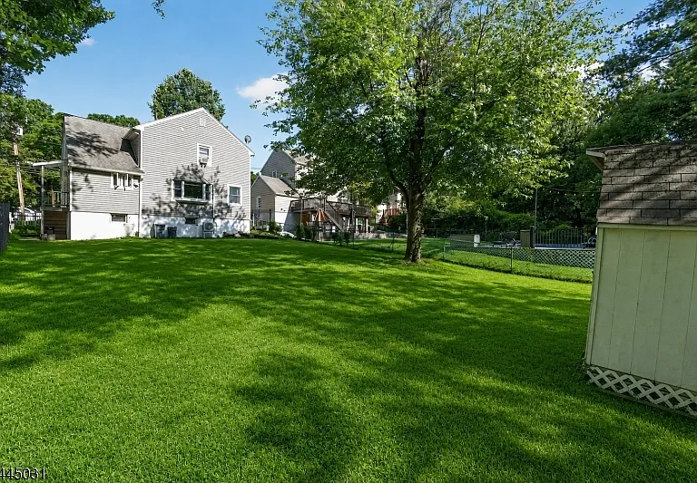29 Laurel Ave — Photo 24