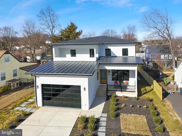 6818 Barrett Rd, Falls Church, VA 22042