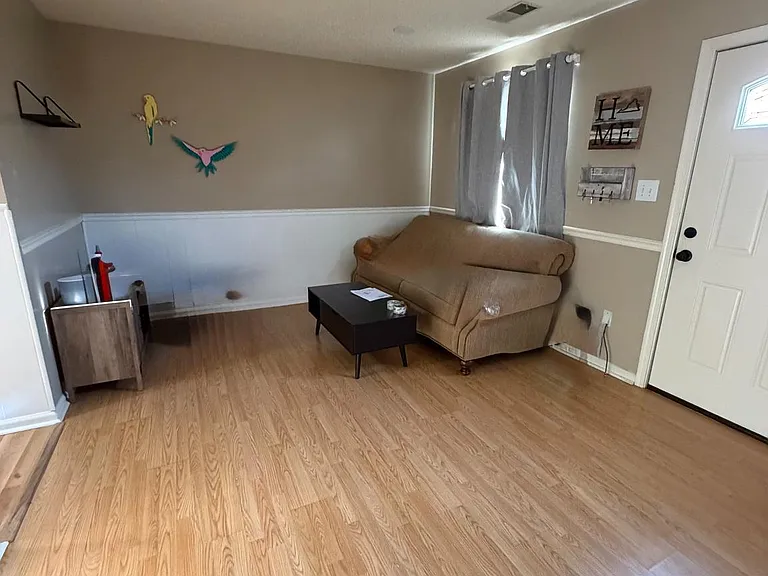 218 Moore Dr — Photo 3