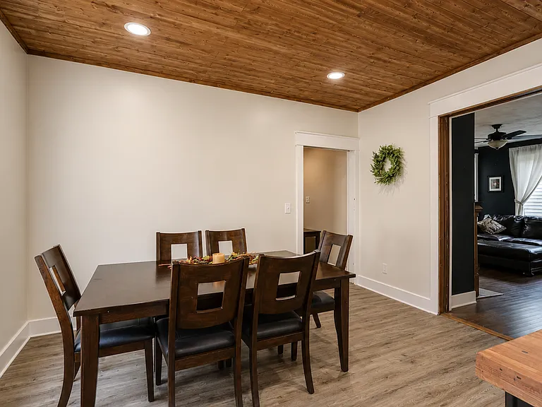 511 W Wisconsin St — Photo 5