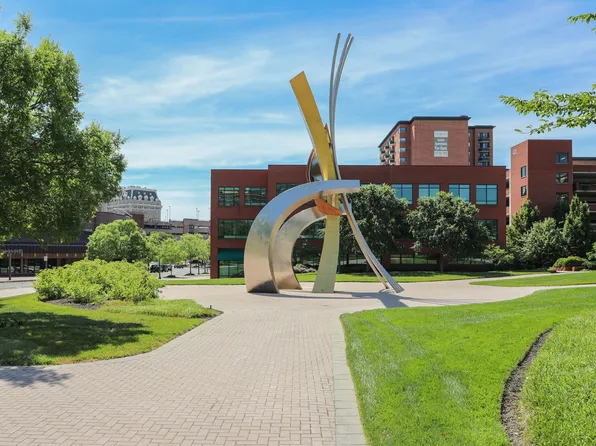 Symphony Center Apartments