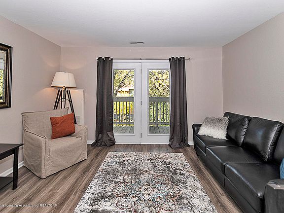5th image of 338 W Saginaw St Unit 20