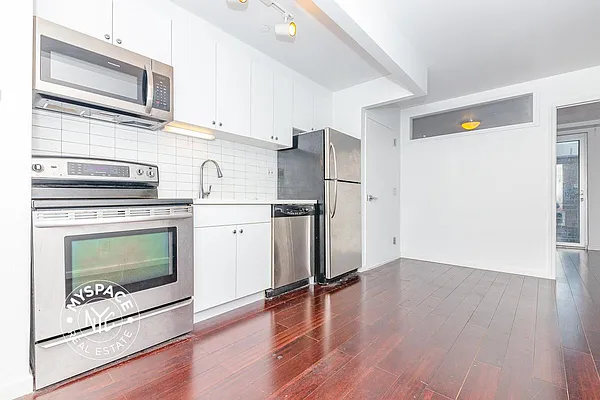 Rented by MySpaceNYC | media 18