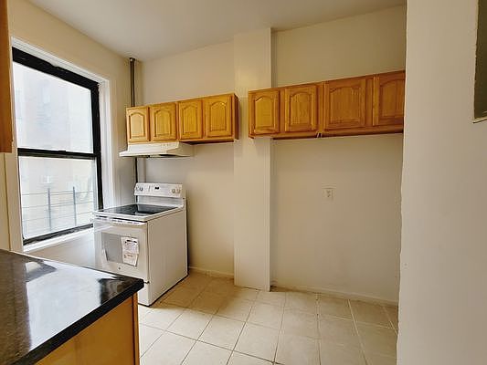 4th image of 49 E 17th St #218