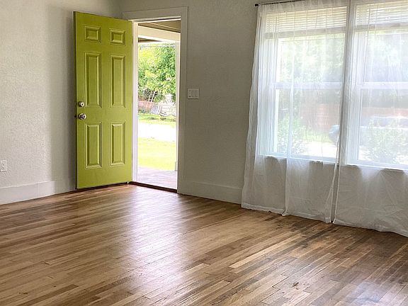 3rd image of 409 N Vandeveer Street