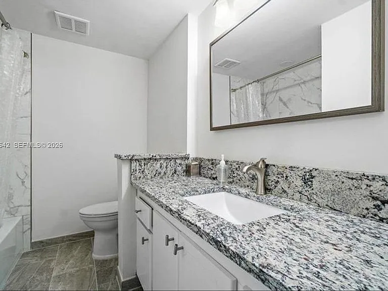 250 NE 20th St #3030 — Photo 8